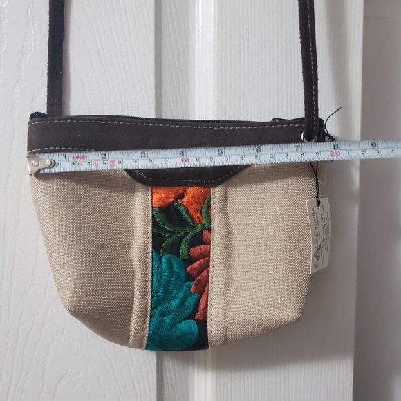 NWT Handmade Embroidered Crossbody from Guatemala - Picture 7 of 7